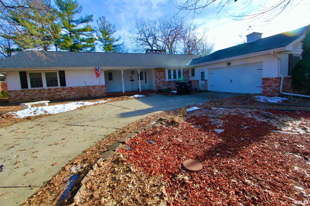 5928 N ROXBURY Lane, Peoria, IL 61614