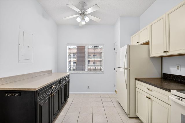 5032 Rose Hill Drive 3205, Boynton Beach, FL 33437