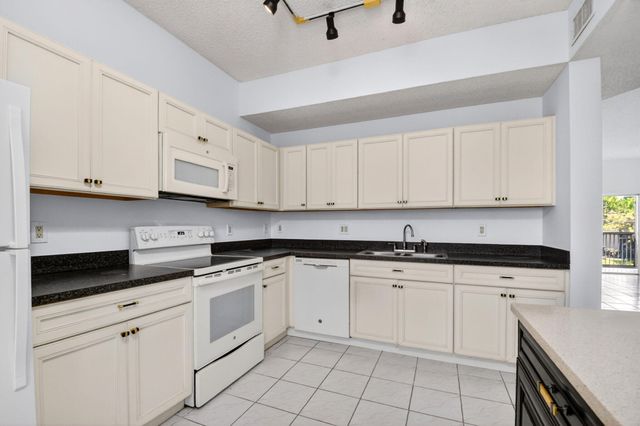 5032 Rose Hill Drive 3205, Boynton Beach, FL 33437