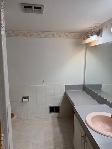 29276 Hoover Road, Warren, MI 48093