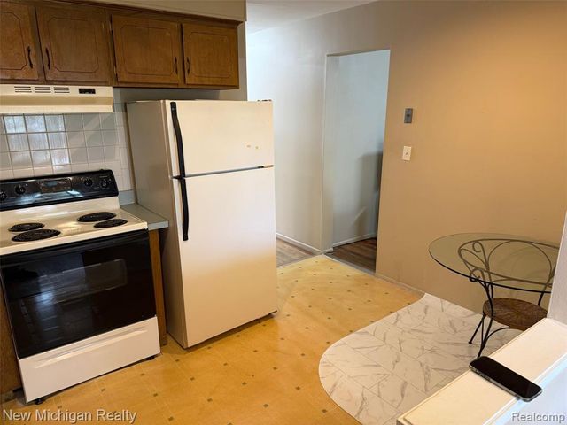 29276 Hoover Road, Warren, MI 48093