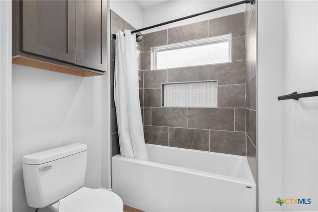 103 Beacon Lane, Victoria, TX 77904