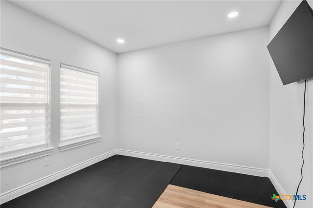 103 Beacon Lane, Victoria, TX 77904