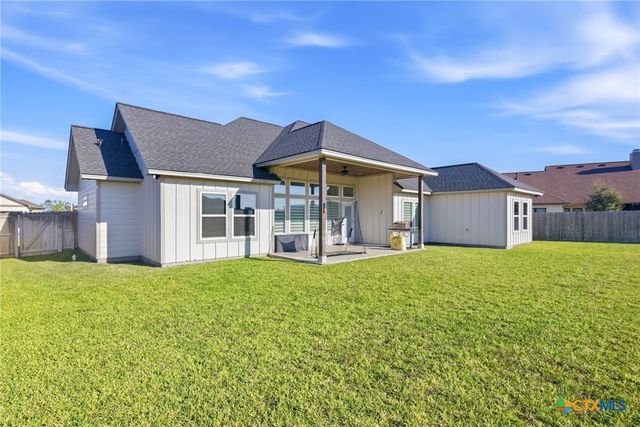 103 Beacon Lane, Victoria, TX 77904