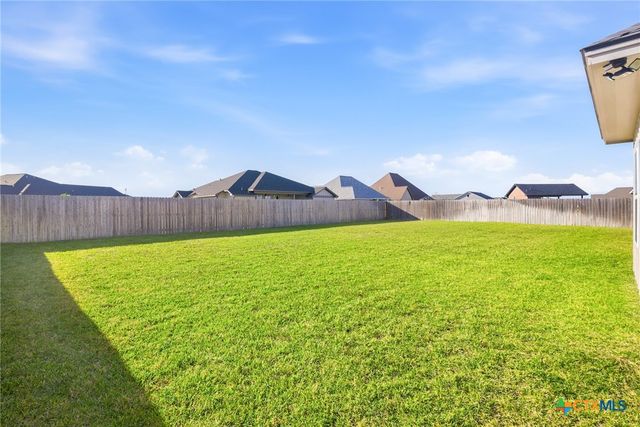 103 Beacon Lane, Victoria, TX 77904