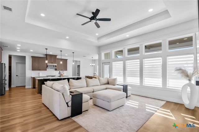 103 Beacon Lane, Victoria, TX 77904