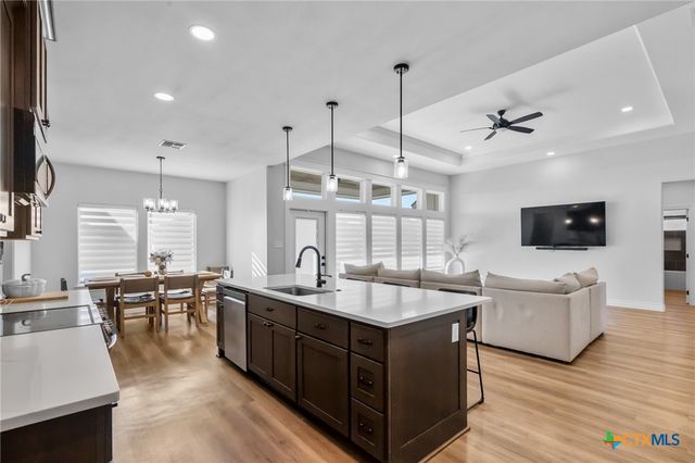 103 Beacon Lane, Victoria, TX 77904