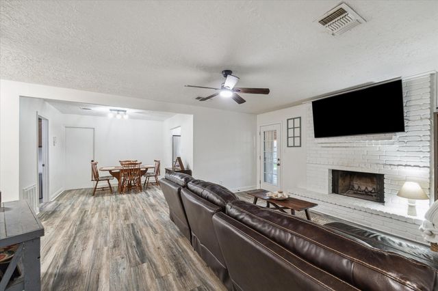 5618 Village Way Drive, Katy, TX 77493