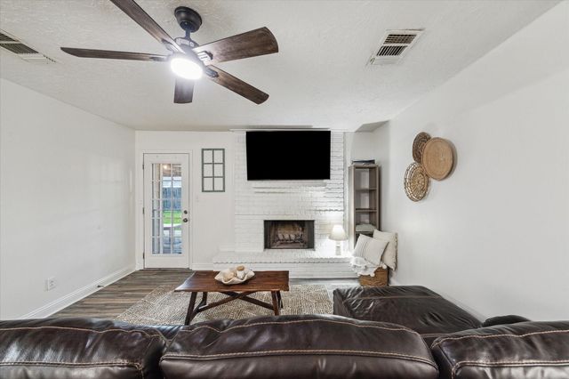 5618 Village Way Drive, Katy, TX 77493