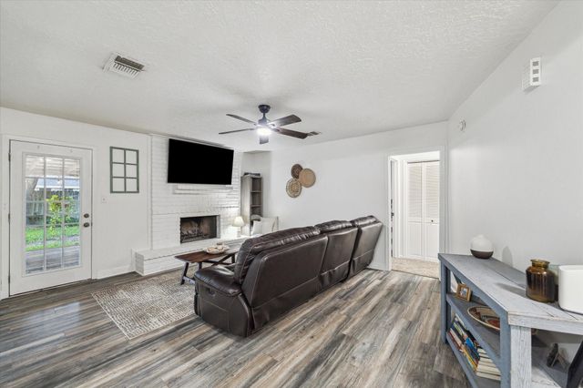 5618 Village Way Drive, Katy, TX 77493