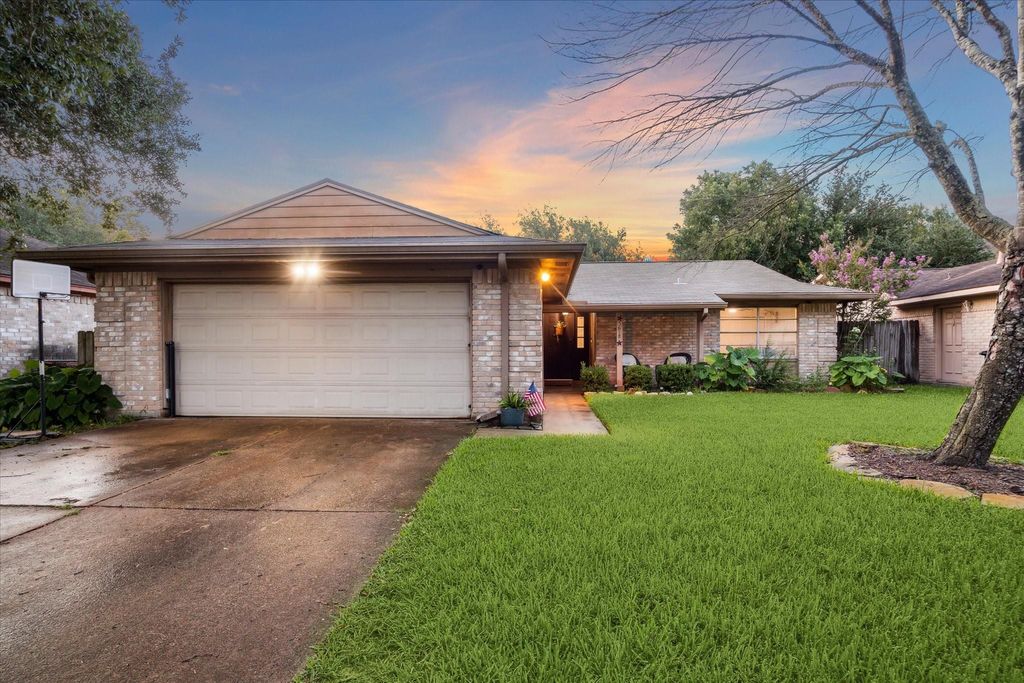 5618 Village Way Drive, Katy, TX 77493