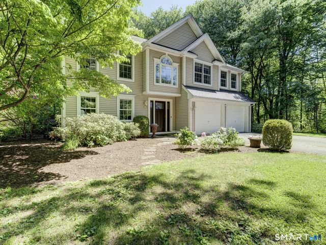 35 Woodsedge Court, Berlin, CT 06037