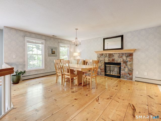 35 Woodsedge Court, Berlin, CT 06037
