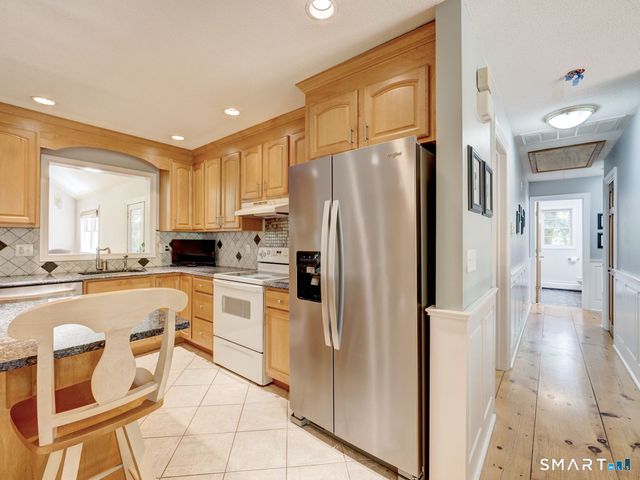 35 Woodsedge Court, Berlin, CT 06037