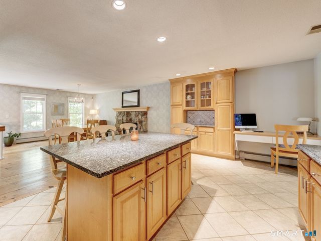 35 Woodsedge Court, Berlin, CT 06037