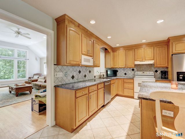 35 Woodsedge Court, Berlin, CT 06037