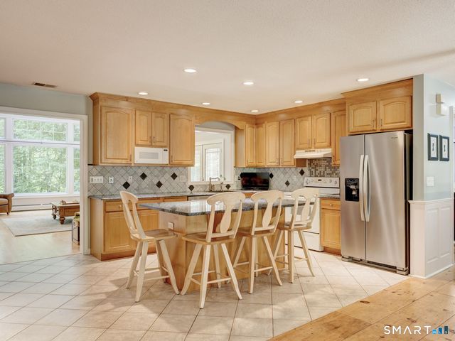 35 Woodsedge Court, Berlin, CT 06037