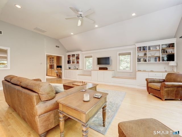 35 Woodsedge Court, Berlin, CT 06037