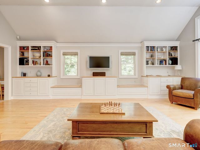 35 Woodsedge Court, Berlin, CT 06037