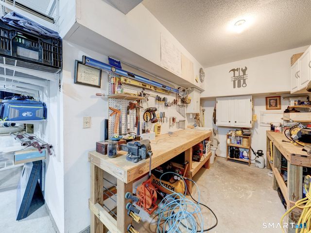 35 Woodsedge Court, Berlin, CT 06037