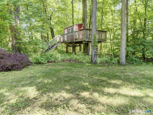 35 Woodsedge Court, Berlin, CT 06037