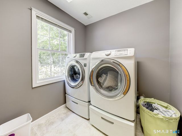 35 Woodsedge Court, Berlin, CT 06037