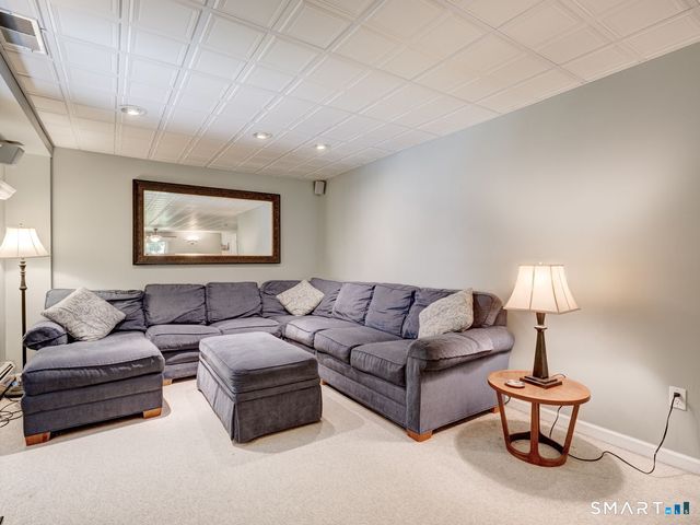 35 Woodsedge Court, Berlin, CT 06037