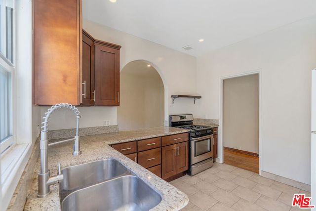 458 N Genesee Avenue, Los Angeles, CA 90036