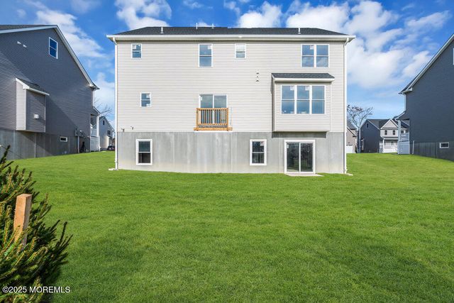 122 Arch Way, Toms River, NJ 08755