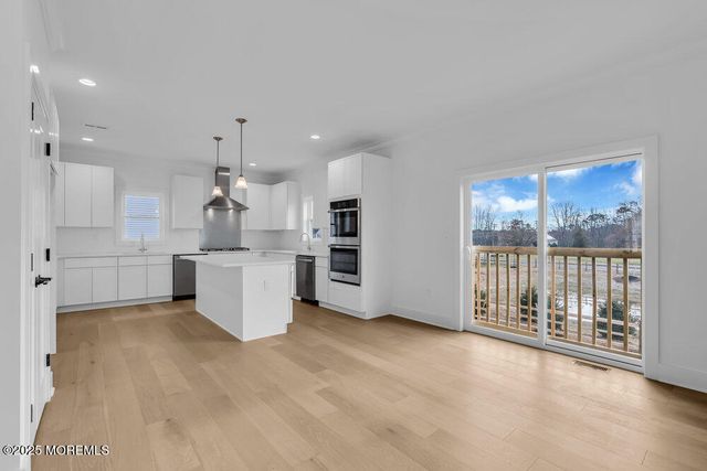 122 Arch Way, Toms River, NJ 08755