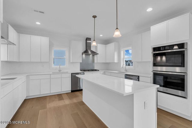 122 Arch Way, Toms River, NJ 08755