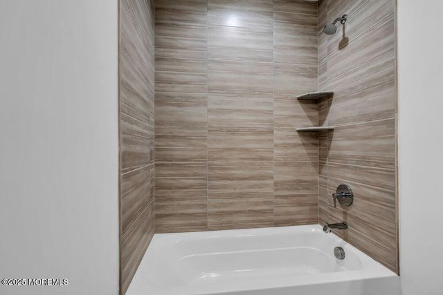 122 Arch Way, Toms River, NJ 08755