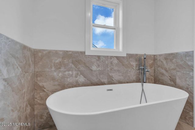 122 Arch Way, Toms River, NJ 08755