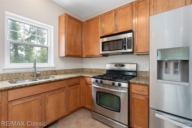 6108 Heron Hills Drive 56, Walled Lake, MI 48390