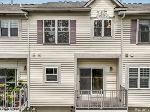 6108 Heron Hills Drive 56, Walled Lake, MI 48390
