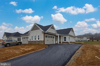 390 MEADOW ROSE DRIVE # 211, Lititz, PA 17543