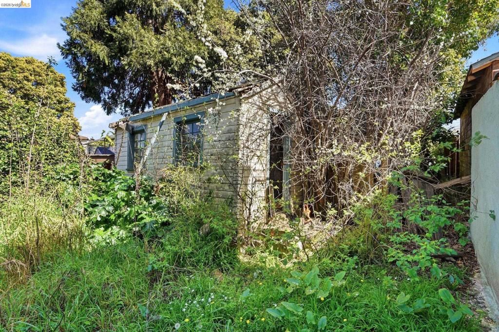 Image 6 of property listing at 1610 52nd Ave, Oakland, CA 94601