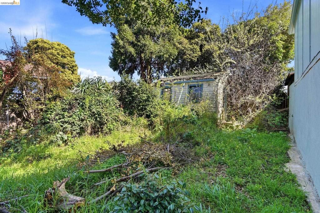 Image 7 of property listing at 1610 52nd Ave, Oakland, CA 94601