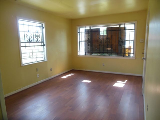 8110 Livingston, Houston, TX 77051