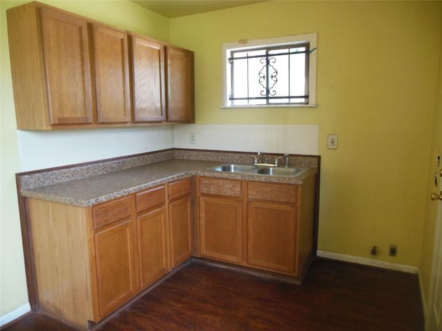8110 Livingston, Houston, TX 77051