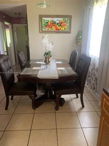 300 Nottingham Circle J, Greenacres, FL 33463