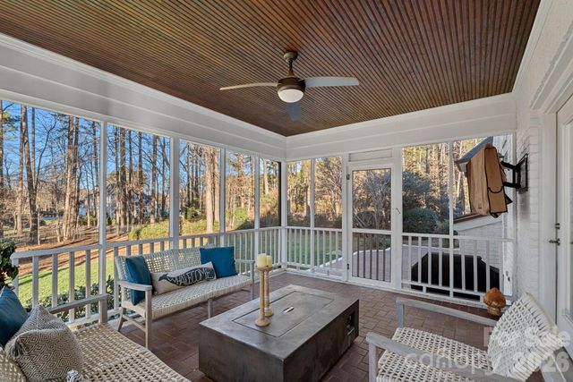 107 Waterhouse Court, Mooresville, NC 28117