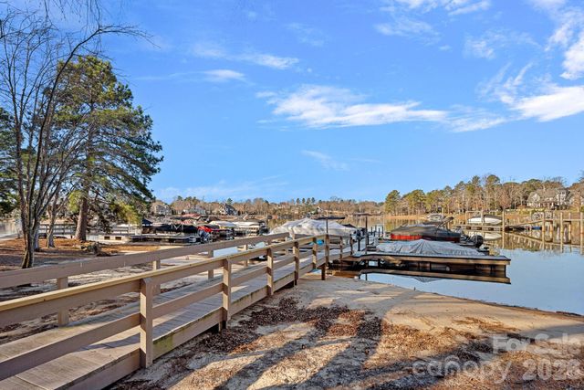 107 Waterhouse Court, Mooresville, NC 28117