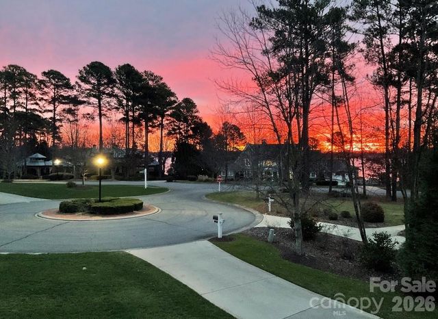 107 Waterhouse Court, Mooresville, NC 28117