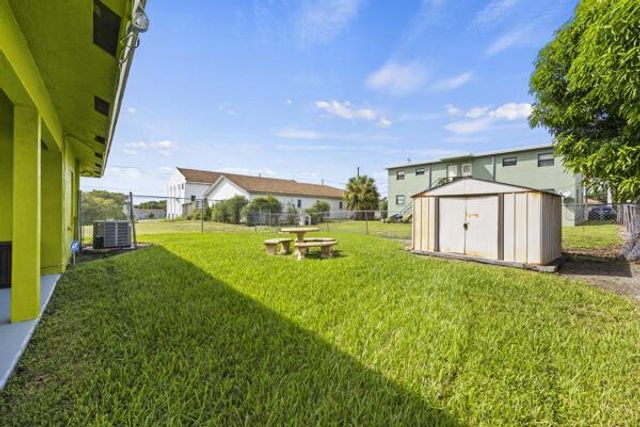 1274 W 33rd Street, Riviera Beach, FL 33404