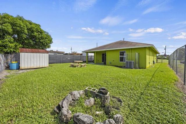 1274 W 33rd Street, Riviera Beach, FL 33404