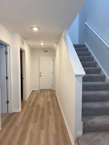 287 Kingsport Drive, South Elgin, IL 60177