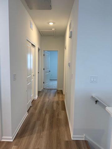 287 Kingsport Drive, South Elgin, IL 60177