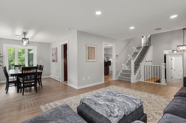 8204 Horizon Drive, Shakopee, MN 55379