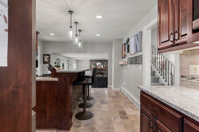 8204 Horizon Drive, Shakopee, MN 55379